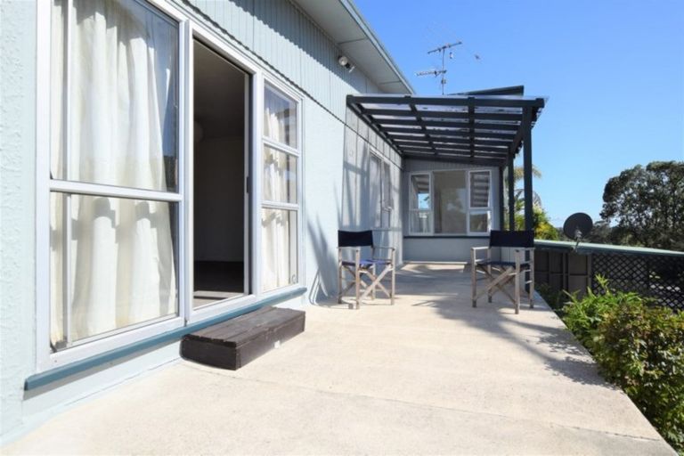 Photo of property in 19 Cleve Road, Green Bay, Auckland, 0604