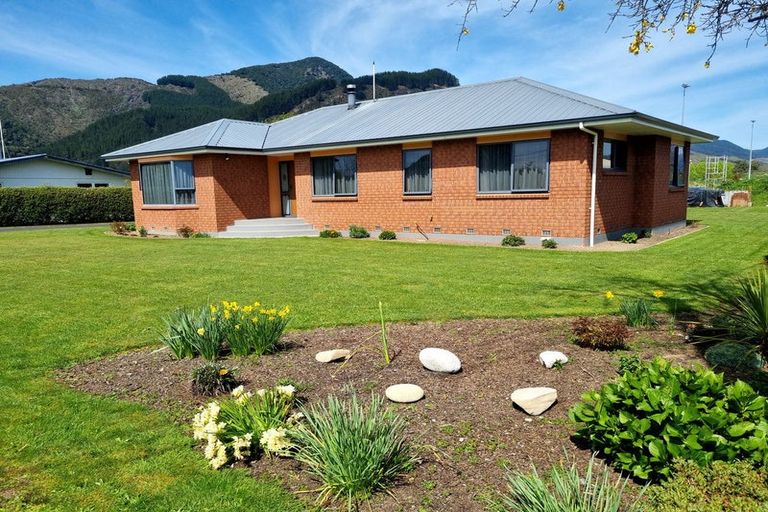 Photo of property in 104 Waller Street, Murchison, 7007