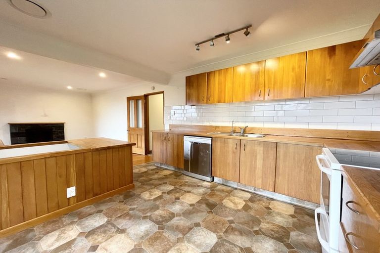 Photo of property in 46 Pleasant Road, Glen Eden, Auckland, 0602