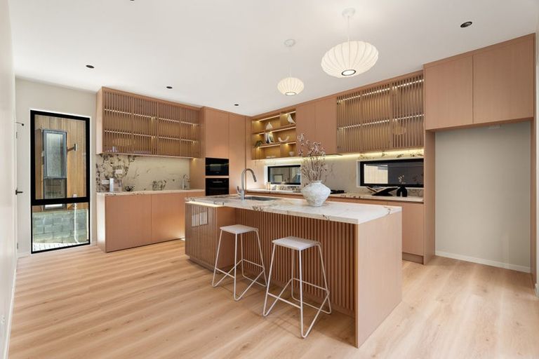 Photo of property in 2a Knights Close, Rothesay Bay, Auckland, 0630
