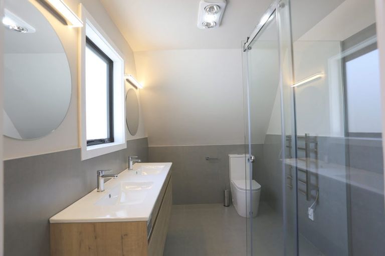 Photo of property in 128 Beach Road, Castor Bay, Auckland, 0620