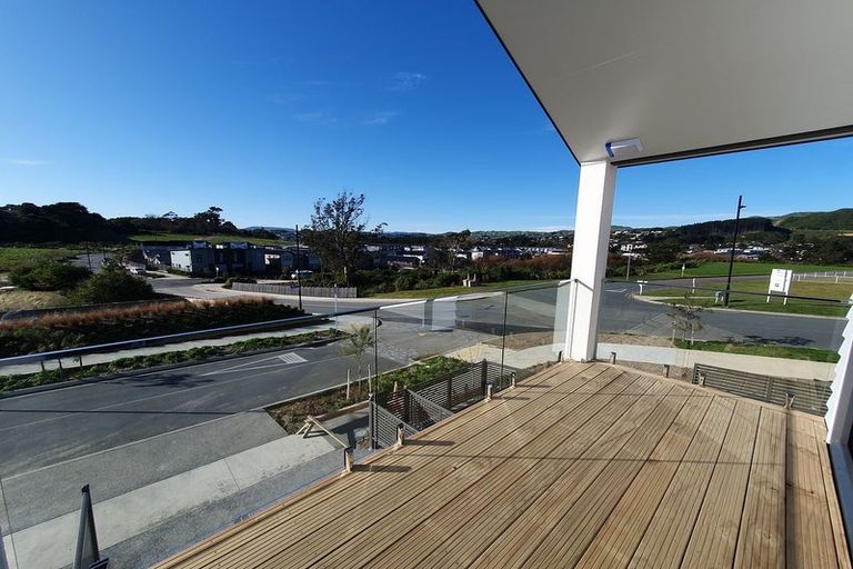 Photo of property in 1 Koreke Close, Kenepuru, Porirua, 5022