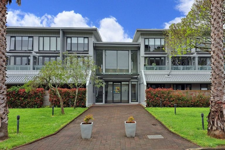 Photo of property in 6a/30 Westward Ho, Glen Eden, Auckland, 0602