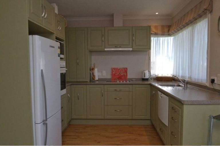 Photo of property in 43 Bowen Street, Levin, 5510