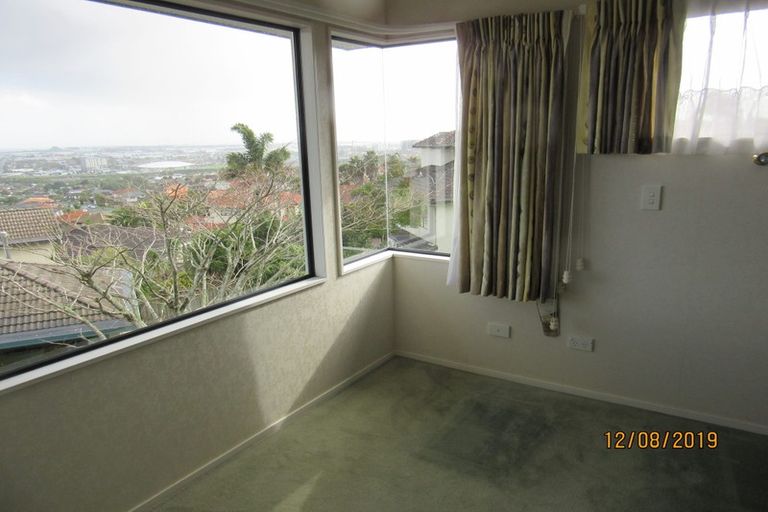 Photo of property in 56 Ribbonwood Crescent, Goodwood Heights, Auckland, 2105