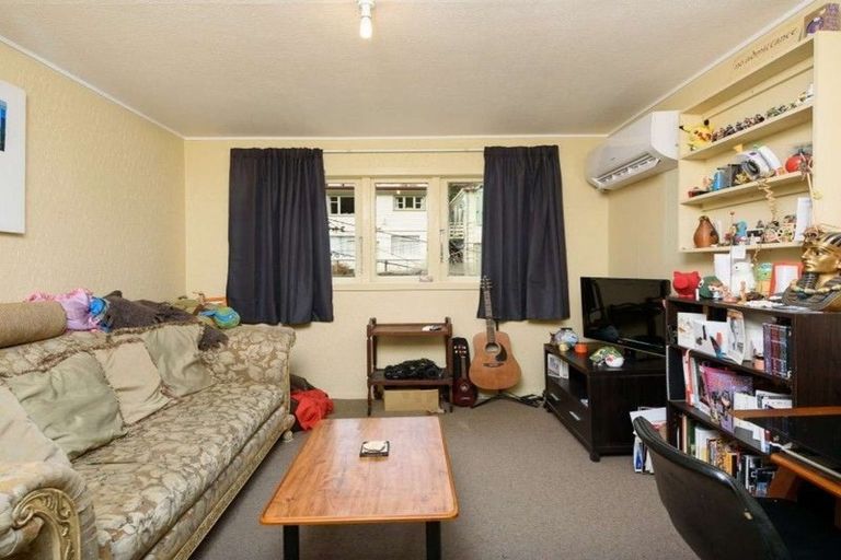 Photo of property in 27 Adams Terrace, Aro Valley, Wellington, 6021