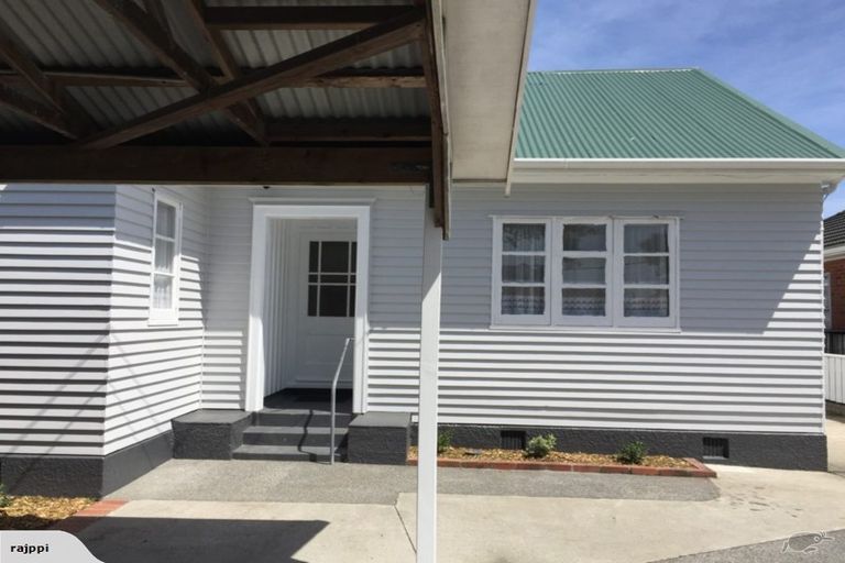 Photo of property in 73 Bell Road, Waiwhetu, Lower Hutt, 5010