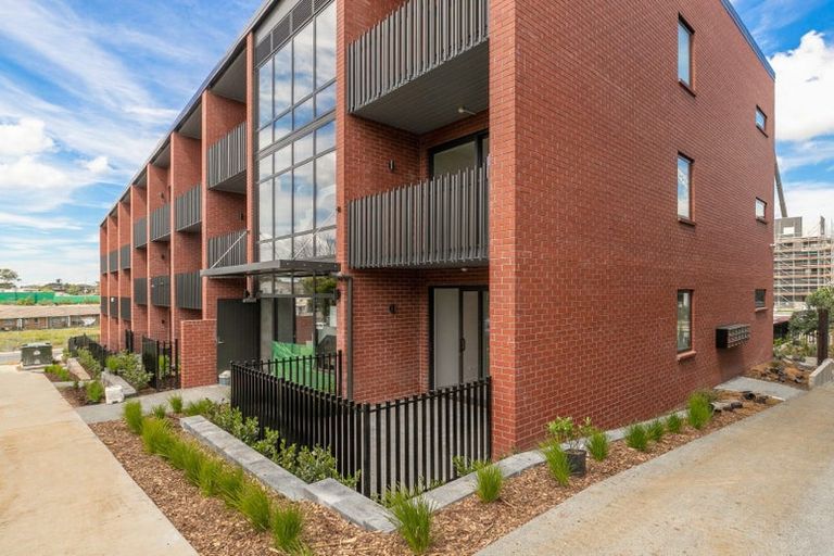 Photo of property in 1/25g Potter Avenue, Northcote, Auckland, 0627