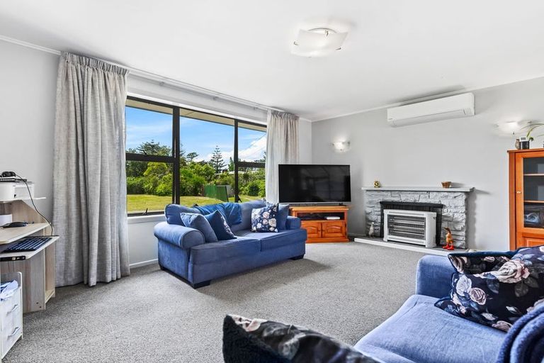 Photo of property in 83 Glen Marine Parade, Glendene, Auckland, 0602