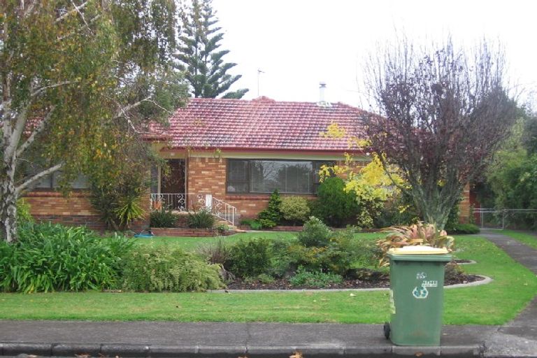 Photo of property in 20 Sunnyside Crescent, Papatoetoe, Auckland, 2025