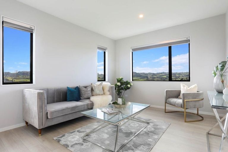 Photo of property in 7 James Elliot Way, Pokeno, 2402