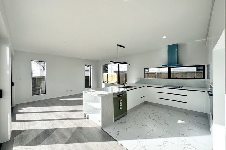 Photo of property in 3b Glennandrew Drive, Half Moon Bay, Auckland, 2012