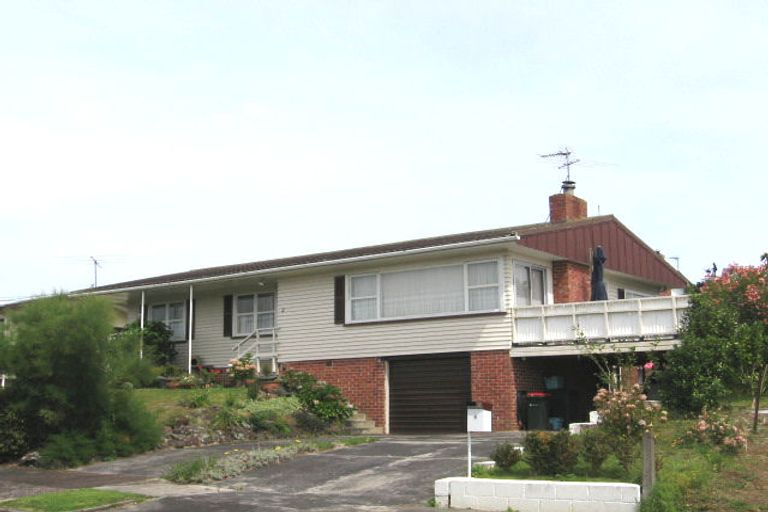 Photo of property in 2 Calder Place, Wai O Taiki Bay, Auckland, 1072