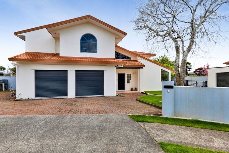 Photo of property in 8 Taylor Place, Merrilands, New Plymouth, 4312