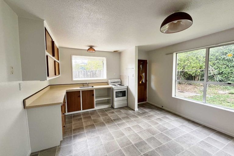 Photo of property in 2/51 Woodbury Street, Russley, Christchurch, 8042