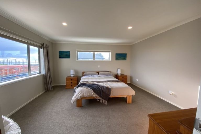 Photo of property in 20 Messenger Terrace, Oakura, 4314