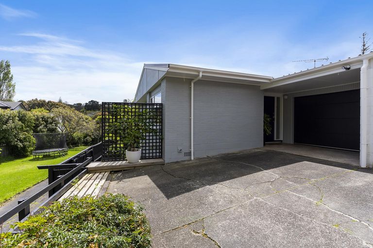 Photo of property in 2/16 Castleton Drive, Howick, Auckland, 2014