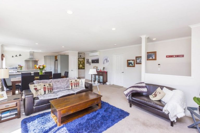 Photo of property in 3 Aragon Grove, Kingsley Heights, Upper Hutt, 5018