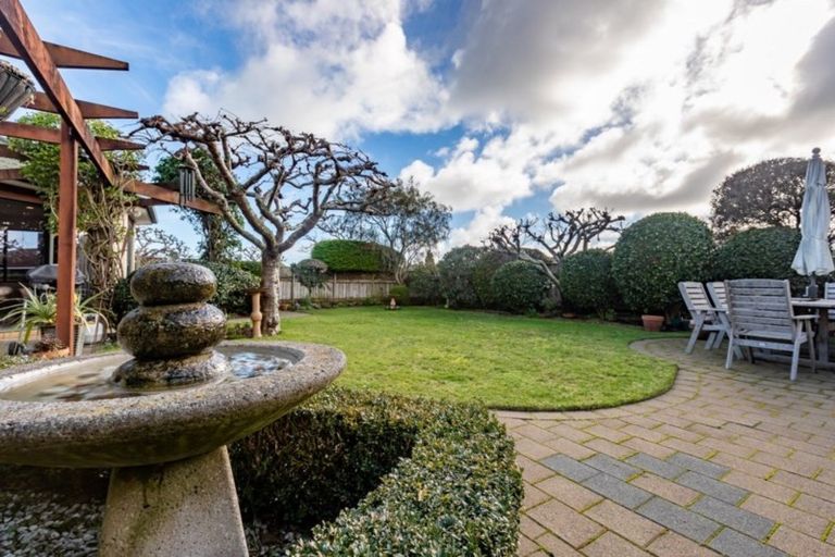 Photo of property in 16 Runanga Grove, Waikanae, 5036