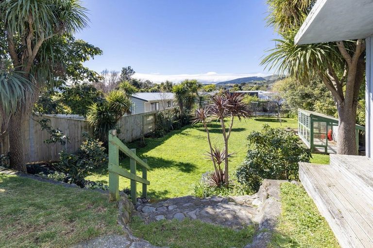 Photo of property in 5 Dale Road, Raumati South, Paraparaumu, 5032