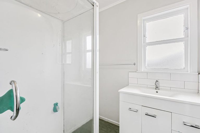 Photo of property in 64 Friedlanders Road, Manurewa, Auckland, 2102