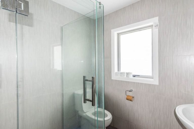 Photo of property in 16a Karamu Street, Te Atatu Peninsula, Auckland, 0610