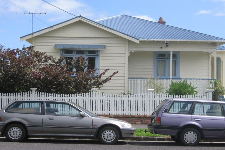 Photo of property in 14 Allenby Avenue, Devonport, Auckland, 0624