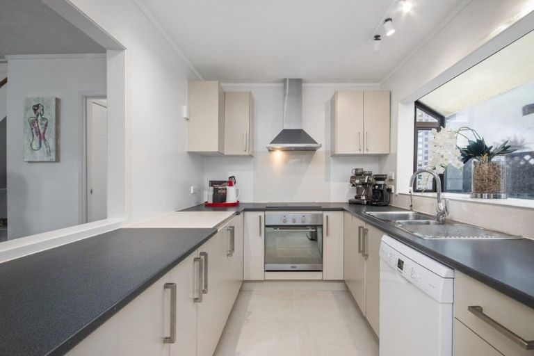 Photo of property in 2/6 Gosford Drive, Botany Downs, Auckland, 2010