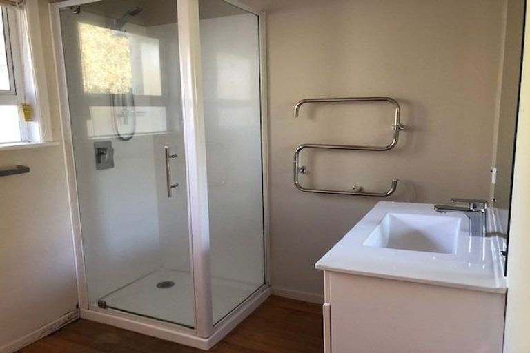 Photo of property in 2/11 Onepoto Road, Hauraki, Auckland, 0622