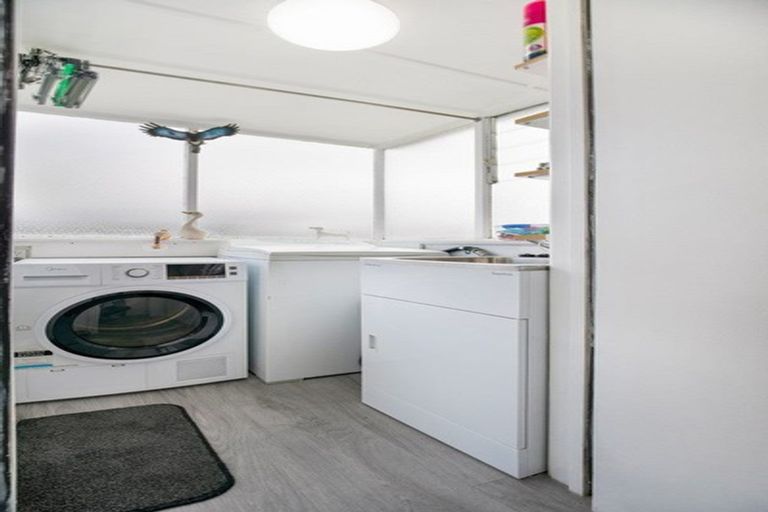 Photo of property in 1/30 Dale Crescent, Pakuranga, Auckland, 2010