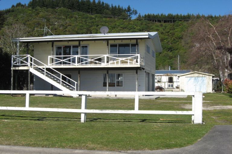 Photo of property in 22 Motuoapa Esplanade, Motuoapa, 3382