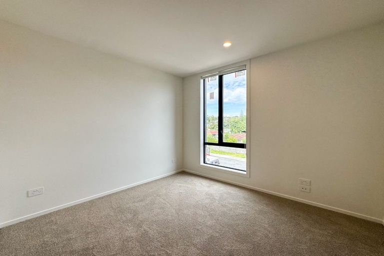 Photo of property in 30b Flaxdale Street, Birkdale, Auckland, 0626