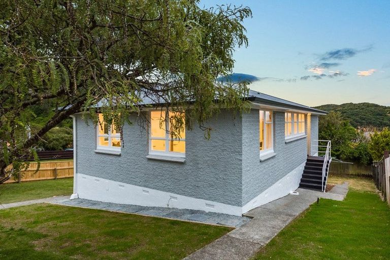 Photo of property in 1 Mahinawa Street, Takapuwahia, Porirua, 5022
