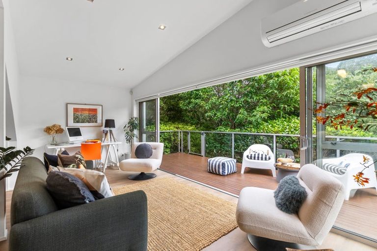 Photo of property in 64 Ranui Crescent, Khandallah, Wellington, 6035