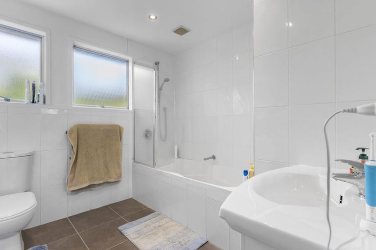 Photo of property in 2/22 Sherie Place, Howick, Auckland, 2014