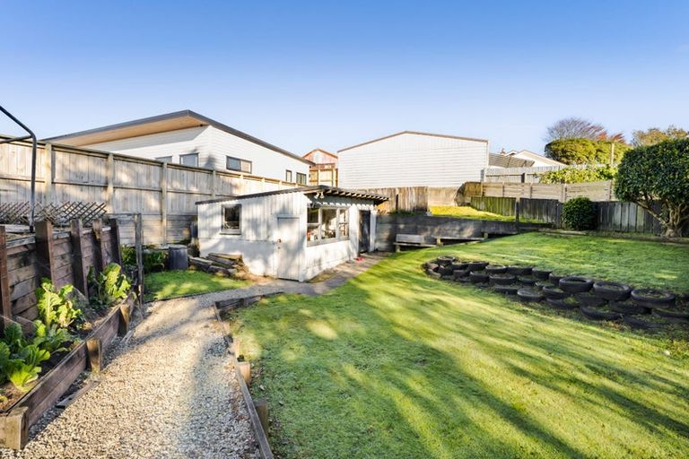 Photo of property in 10 Mahoe Street, Strandon, New Plymouth, 4312