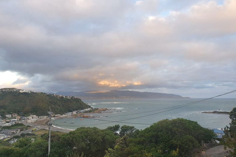 Photo of property in 37 Milne Terrace, Island Bay, Wellington, 6023