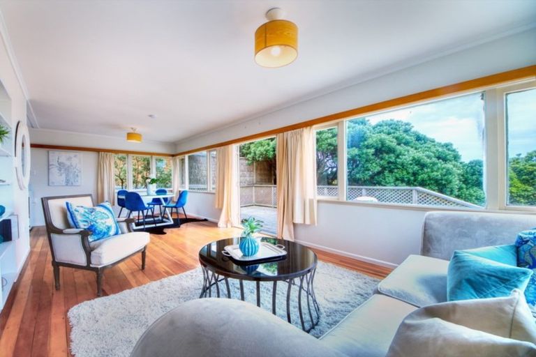 Photo of property in 22 North Piha Road, Piha, New Lynn, 0772
