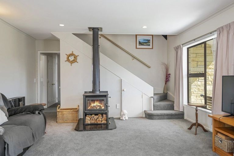 Photo of property in 2 Gibbs Place, Kinloch, Taupo, 3377