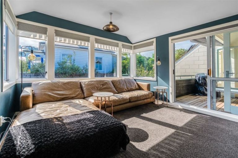 Photo of property in 1/2a Spring Street, Devonport, Auckland, 0624