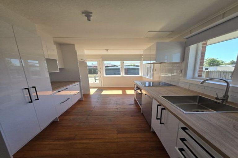 Photo of property in 37 Flay Crescent, Burnside, Christchurch, 8053