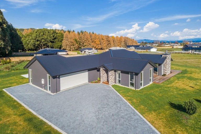 Photo of property in 10 Lancewood Way, Kinloch, Taupo, 3377