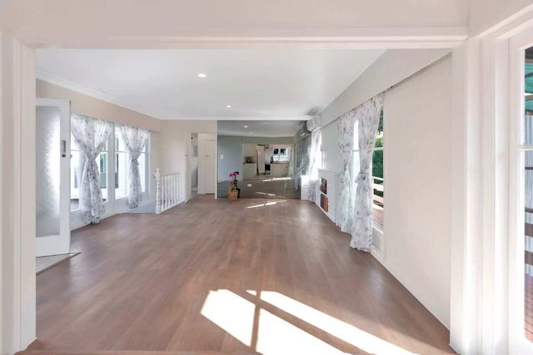 Photo of property in 5 Hillcrest Grove, Hillpark, Auckland, 2102
