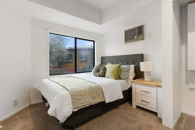 Photo of property in 26 Coles Crescent, Papakura, 2110