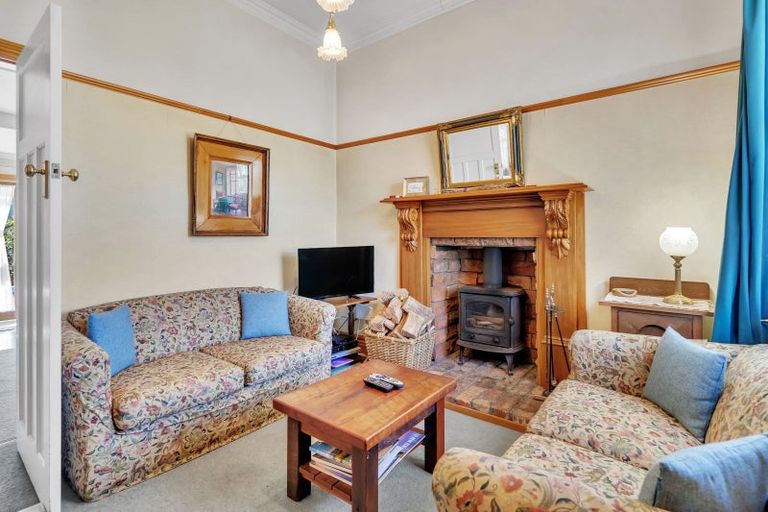 Photo of property in 17 Cambridge Road, Martinborough, 5711