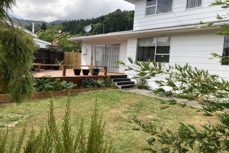 Photo of property in 75a Hampden Street, Picton, 7220