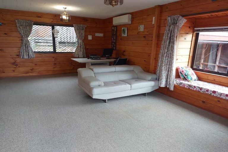 Photo of property in 4/68 West Coast Road, Glen Eden, Auckland, 0602