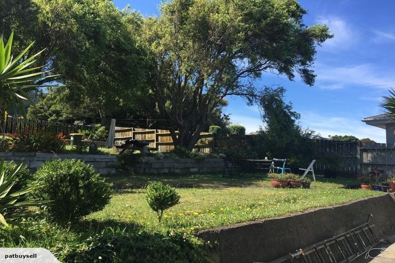 Photo of property in 18 Bell Street, Tawa, Wellington, 5028