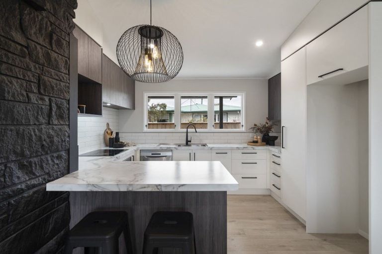 Photo of property in 9 Abraham Crescent, Milson, Palmerston North, 4414