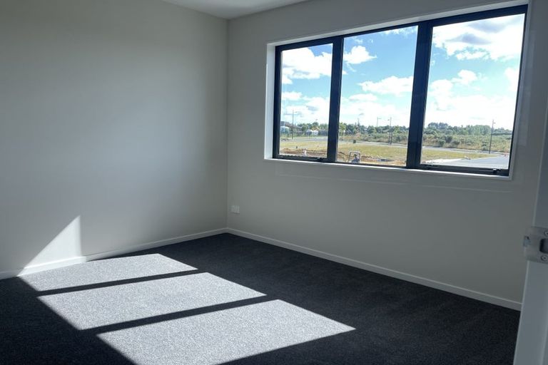 Photo of property in 18 Mene Way, Karaka, 2113